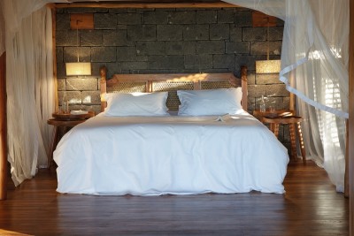 cet Eco-lodge possèdent 3 bungalows de luxe interdit aux enfants , confortables, décoration soignée, belles prestations, grandes terrasses, vue sur mer, plage privée magnifique , jardin magnifique