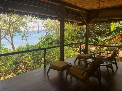 cet Eco-lodge possèdent 3 bungalows de luxe interdit aux enfants , confortables, décoration soignée, belles prestations, grandes terrasses, vue sur mer, plage privée magnifique , jardin magnifique